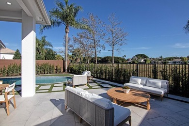 Elegant fully renovated 3 bedroom 3.5 bath single level home - photo 44