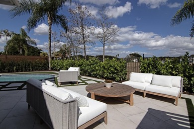 Elegant fully renovated 3 bedroom 3.5 bath single level home - photo 46