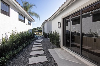 Elegant fully renovated 3 bedroom 3.5 bath single level home - photo 48