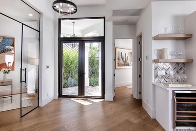 Elegant fully renovated 3 bedroom 3.5 bath single level home - photo 49
