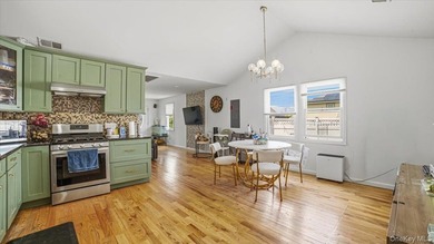 Beautiful Corner Lot Home Located In A Quiet Oceanside - photo 7