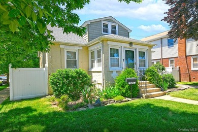 Welcome to this beautifully updated Cape Cod situated on a - photo 3