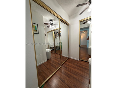 Spacious 2-bedroom, 2-bathroom apartment featuring a beautiful - photo 25