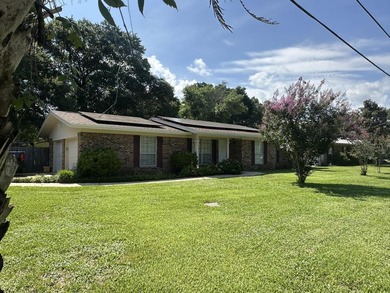 Located in Fort Walton Beach's established Kenwood neighborhood - photo 1