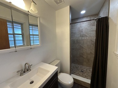 Located in Fort Walton Beach's established Kenwood neighborhood - photo 5
