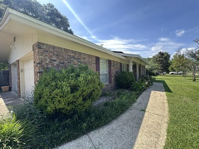 Located in Fort Walton Beach's established Kenwood neighborhood - photo 9