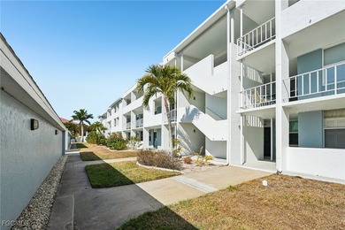 Welcome to this awesome opportunity in Bermuda Club! This 3rd - photo 1
