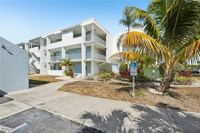 Welcome to this awesome opportunity in Bermuda Club! This 3rd - photo 2