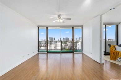 Experience true urban island living in this high-floor - photo 4