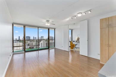 Experience true urban island living in this high-floor - photo 7
