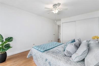 Experience true urban island living in this high-floor - photo 9