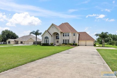 This exquisite 4 bedroom, 3.5 bath, 2 car garage home, on a - photo 3