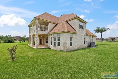 This exquisite 4 bedroom, 3.5 bath, 2 car garage home, on a - photo 5