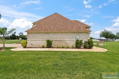 This exquisite 4 bedroom, 3.5 bath, 2 car garage home, on a - photo 6