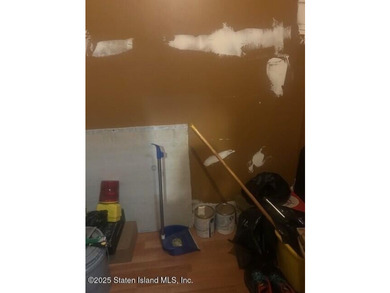 ALL HARDWOOD FLOORS TWO BEDROOMS, MASTER WITH SLIDING DOORS TO - photo 6
