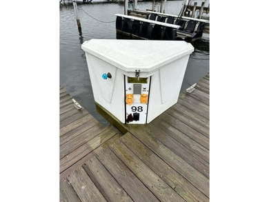 Ellenwood Landing Marina offers members two clubhouses with - photo 4