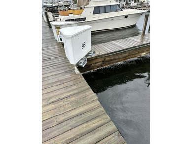 Ellenwood Landing Marina offers members two clubhouses with - photo 7