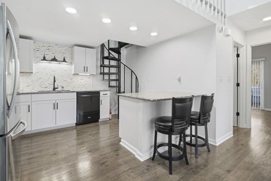 Just minutes from the beach, this charming 2-bedroom, 2-bath - photo 5
