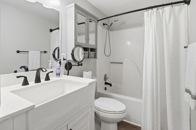 Just minutes from the beach, this charming 2-bedroom, 2-bath - photo 10