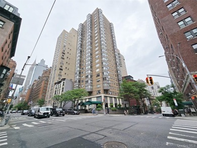 1bed, 1beth , can be Jr 4 ! use like 2 bed rooms or separate - photo 1