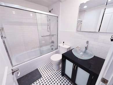 1bed, 1beth , can be Jr 4 ! use like 2 bed rooms or separate - photo 9