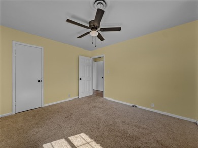 Welcome to this charming Vernon residence offering comfort - photo 8