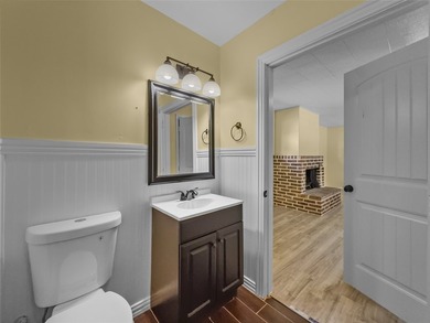 Welcome to this charming Vernon residence offering comfort - photo 9