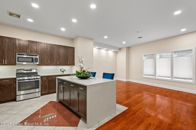 *PRICED TO SELL! GORGEOUS first-floor RENOVATED 2 BEDROOM 2 BATH - photo 3