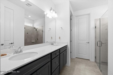 Don't miss this incredible opportunity! This home offers - photo 4