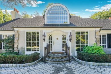 First time presented to the Market! A Neo-Classical Stunner - photo 2