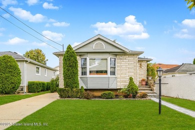 First time on the market! This detached 3-bedroom, 2-bath ranch - photo 2