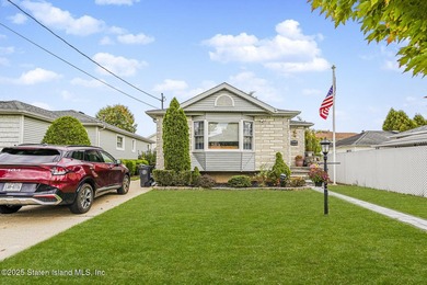 First time on the market! This detached 3-bedroom, 2-bath ranch - photo 3