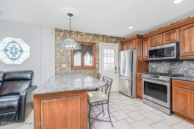 First time on the market! This detached 3-bedroom, 2-bath ranch - photo 6
