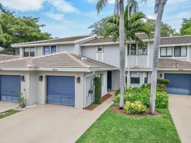 Lake Townhome/Townhouse For Sale in Deerfield Beach, Florida