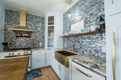 Stunning lake view luxury estate with dual living potential! - photo 14
