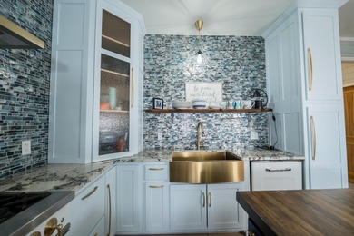 Stunning lake view luxury estate with dual living potential! - photo 16