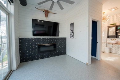 Stunning lake view luxury estate with dual living potential! - photo 48