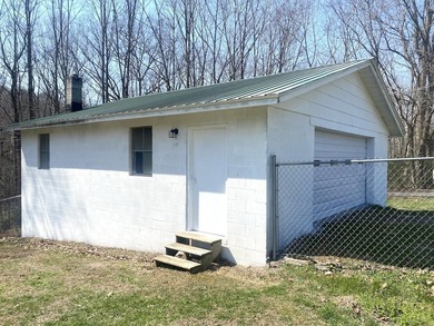 Nice well-kept countryside home in Knifley, Kentucky! This brick - photo 4