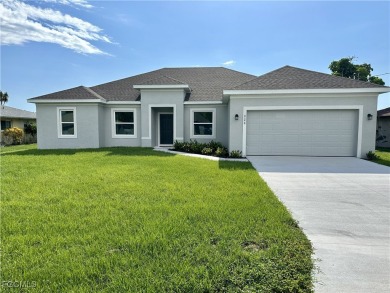 Cape Coral Lakes Area Home For Sale in Cape Coral Florida