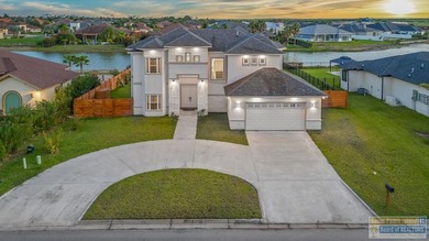 Luxury 5 Bedroom, 4 bath Home located in the Exclusive SPI Golf - photo 1
