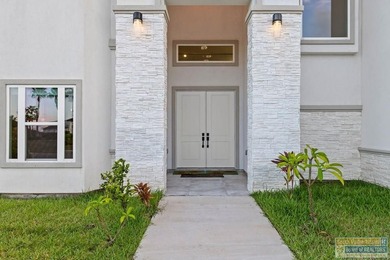 Luxury 5 Bedroom, 4 bath Home located in the Exclusive SPI Golf - photo 2