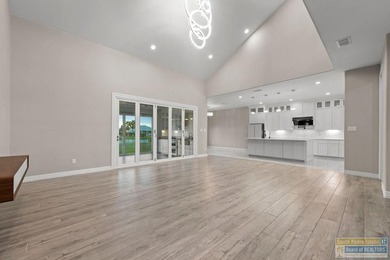 Luxury 5 Bedroom, 4 bath Home located in the Exclusive SPI Golf - photo 3