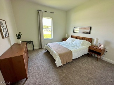 Move-in ready 4BR/3BA waterfront beauty with direct Gulf access - photo 9