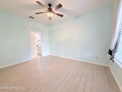 Welcome to this spacious and well-kept 2-bedroom, 2-bath condo - photo 12