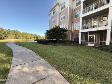 Welcome to this spacious and well-kept 2-bedroom, 2-bath condo - photo 22