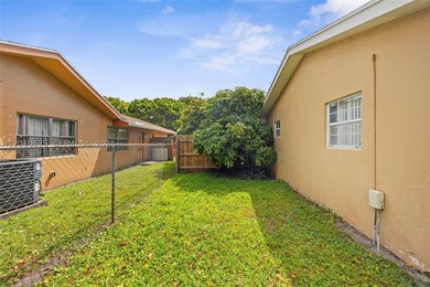 Excellent Opportunity in West Palm Beach,FL.This 3 bedroom,2 - photo 42
