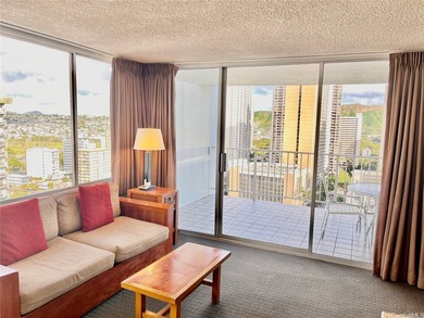 Rarely available high-floor corner unit on the Diamond Head side - photo 2