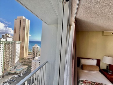 Rarely available high-floor corner unit on the Diamond Head side - photo 4
