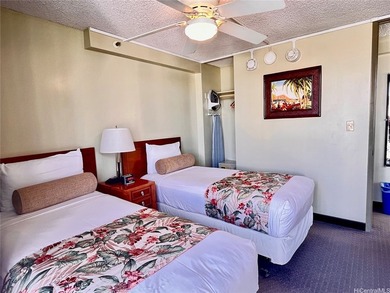 Rarely available high-floor corner unit on the Diamond Head side - photo 5