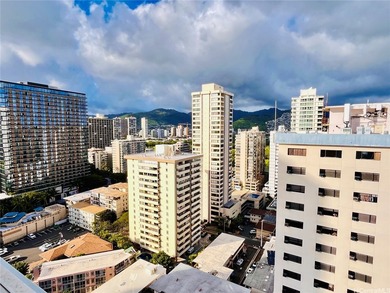 Rarely available high-floor corner unit on the Diamond Head side - photo 9